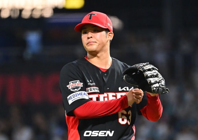 [OSEN=창원, 이석우 기자] 2일 창원NC파크에서 2026 신한 SOL KBO 리그 NC 다이노스와 KIA 타이거즈의 경기가 열렸다. 홈팀 NC는 토다가, 방문팀 KIA는 시라카와가 선발 출전했다. KIA 타이거즈 선발투수 시라카와가 3회말 수비를 무실점으로 막고 더그아웃으로 들어가고 있다. 2026.09.02 / foto0307@osen.co.kr