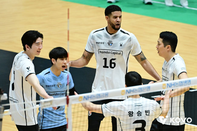 레오 파트너 찾았나! <b>장추안</b> 18점 폭발, 현대캐피탈, OK저축은행 풀세트...