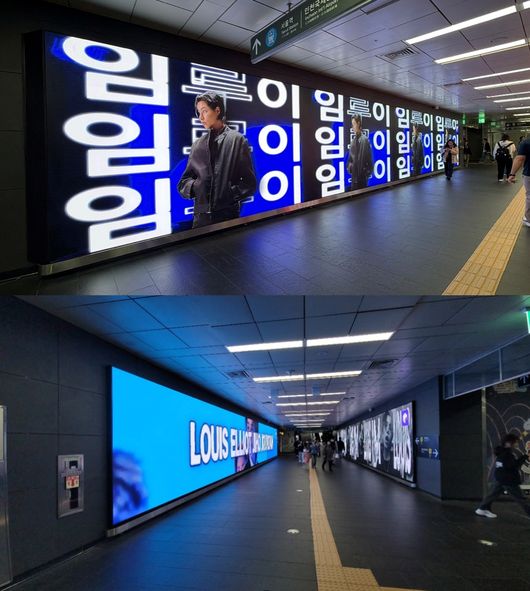 ソウルの地下鉄駅構内に掲出されたLNGSHOTルイのデジタル広告。2枚の写真に広告が並ぶ通路の様子が写る。