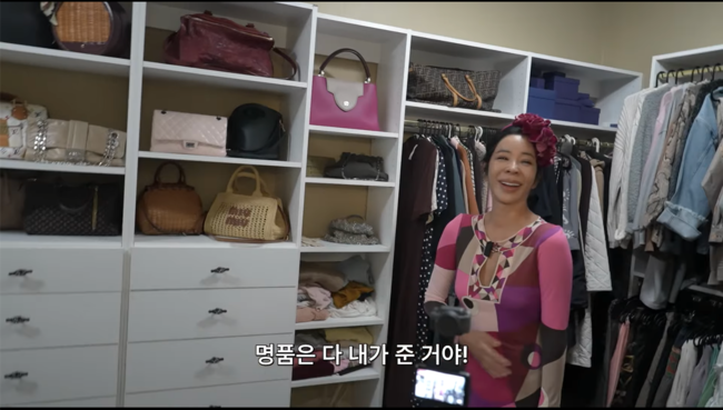 <b>이혜영</b>, <b>미국</b> <b>대저택</b>서 언니 옷방 공개…“명품은 다 내가 준 거야” 통...