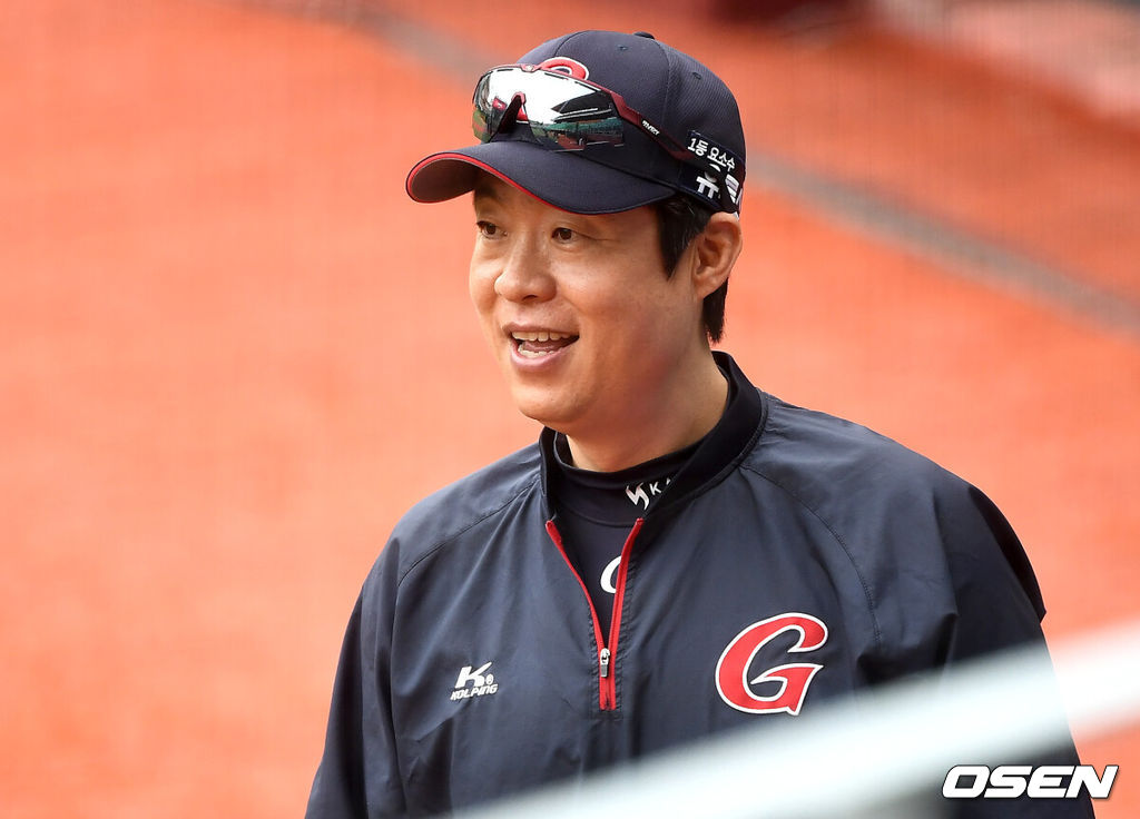 5년 전 쫓겨났던 감독의 컴백…이동욱호 <b>수석코치</b> <b>허문회</b> 내정, 15년 만...