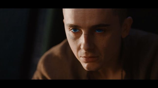 『デューン:パート3』の映画スチル。ポール役のティモシー・シャラメが正面を見つめている。