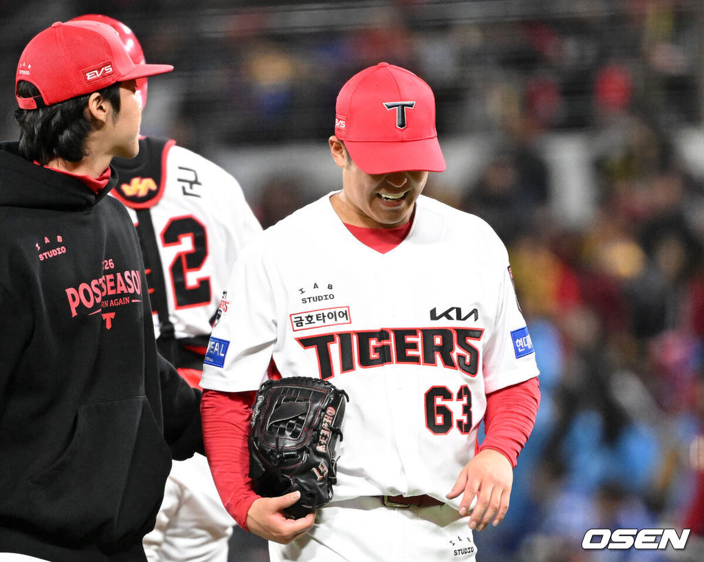‘홈런 2방에 무너졌다’ <b>시라카와</b>, <b>4⅓이닝 4실점</b> 강판…KIA 3:2→3:4 역...