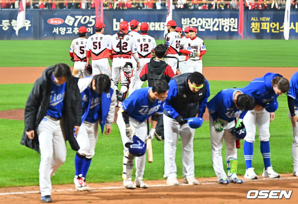 [사진] <b>플레이오프</b> 경기 <b>5차전</b>으로 끌고 간 KIA 타이거즈 선수들