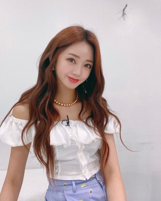 <b>홍지윤</b>, 여리 어깨라인 자랑..바비 인형 <b>미모</b>에 또 '<b>심쿵</b>'