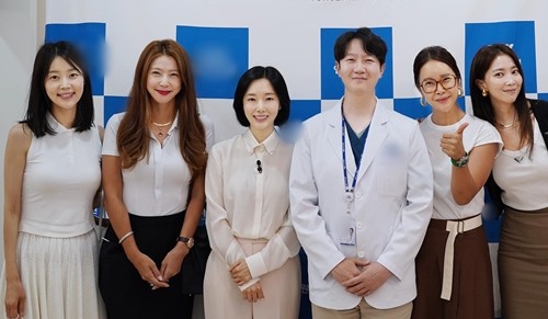 <b>이정현</b> 의사 <b>남편</b>, 병원 개원..오윤아 "민이 도와준 따뜻한 선생님"