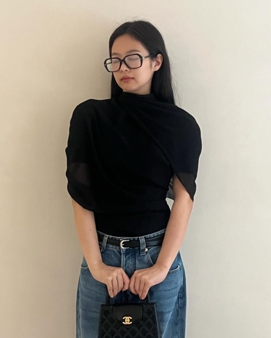 제니 샤넬가방과 사진 찰칵