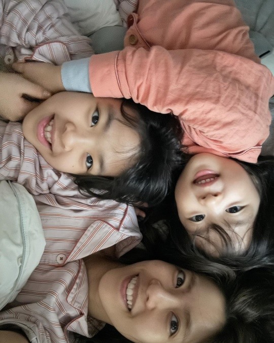 윤지, 예쁜 두딸과 행복한 아침 