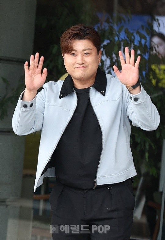 [팝업]<b>김호중</b>, 뺑소니 사고→콘서트→<b>팬카페</b>에 "안전귀가" 글까지..뻔...