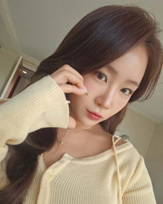 <b>소유</b>, 벌써 데뷔 <b>14주년</b> “<b>씨스타</b> 사랑해, 팬들 고맙고 미안”