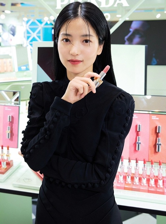 김태리 프라다 뷰티팝업 