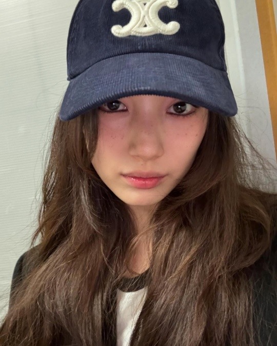 수지 인스타업뎃 유럽 미소녀등장🖤