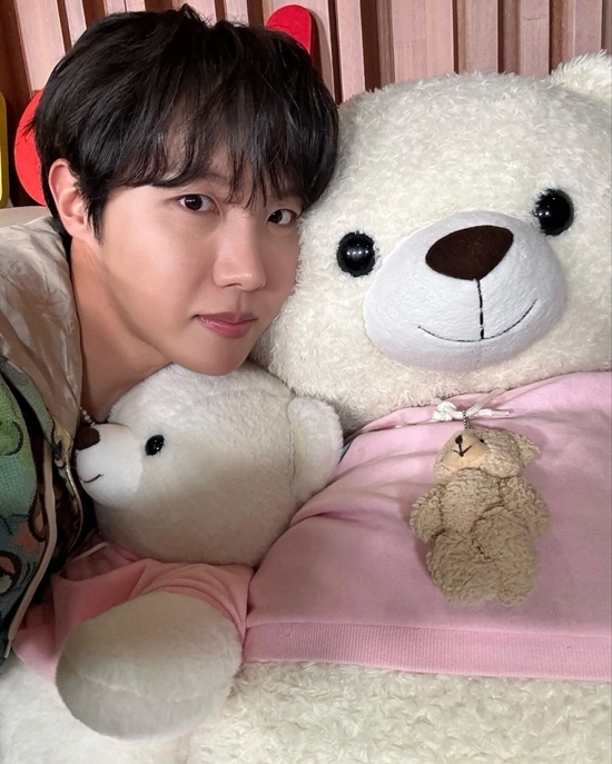 Selfie taken by J-Hope with Wilson on I Live Alone