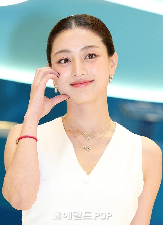 Article thumbnail for TWICE's Jihyo Extends Warm Help with Generous Donation for Wildfire Victims