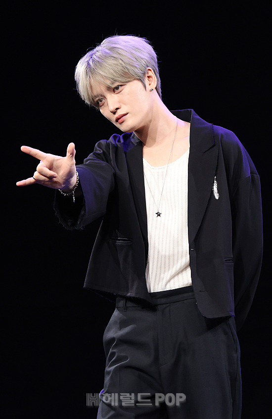 [포토]<b>김재중</b>, <b>록스타</b>!