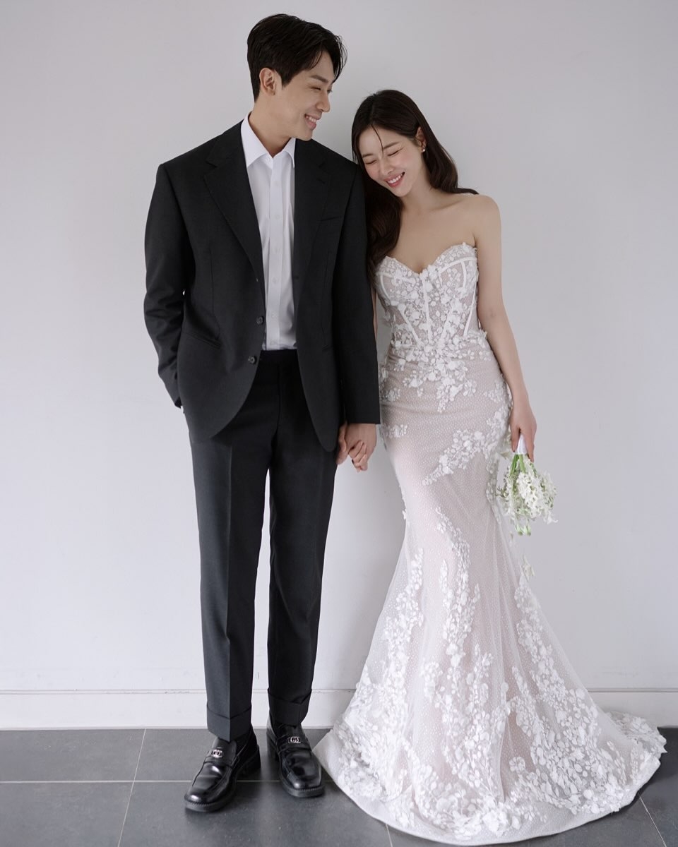‘6월 결혼’ <b>박하나</b>, <b>김태술</b> 감독과 <b>웨딩화보</b> 공개..꿀이 뚝뚝