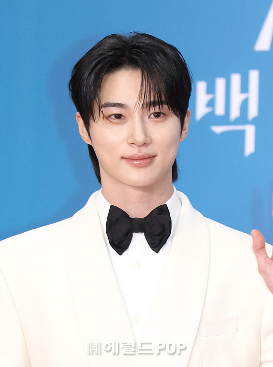 <b>변우석</b>, 희망브리지 <b>아너스클럽</b> 회원 위촉 “마음 나누는 삶 살고파”(...