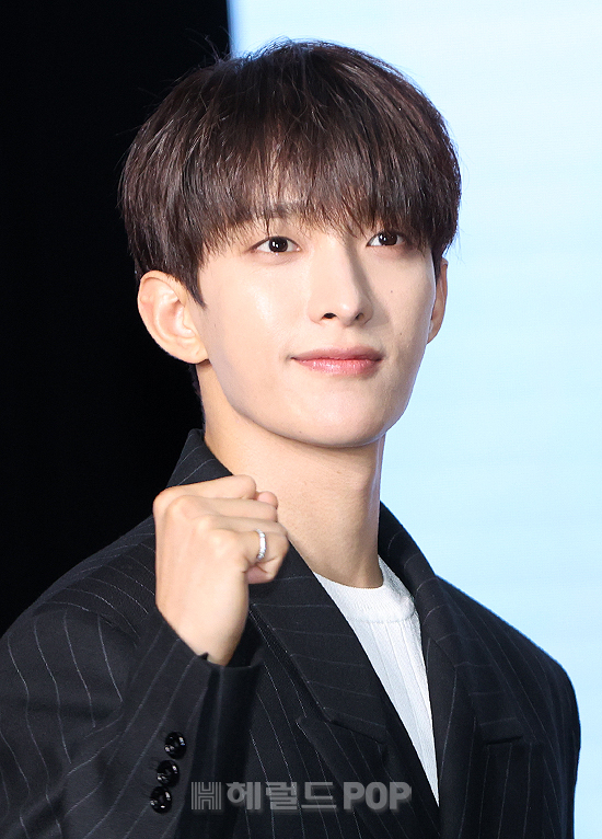 <b>세븐틴</b> 도겸, 오늘(26일) <b>두산</b>베어스 홈경기 시구 출격 “반드시 <b>승리</b> ...