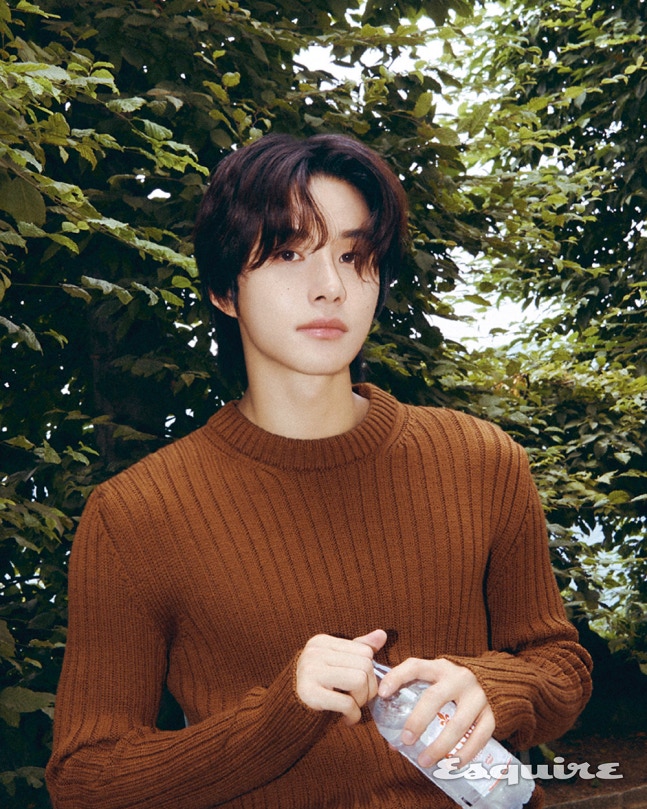 클래식한 가을분위기의 화보사진 공개한 정우님