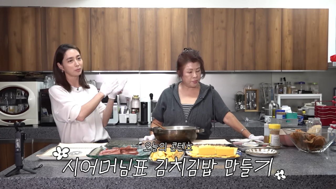 이병헌 母, 며느리 <b>이민정</b> 칭찬 쏟아냈다 “흉볼 게 없어…성격 좋지, ...