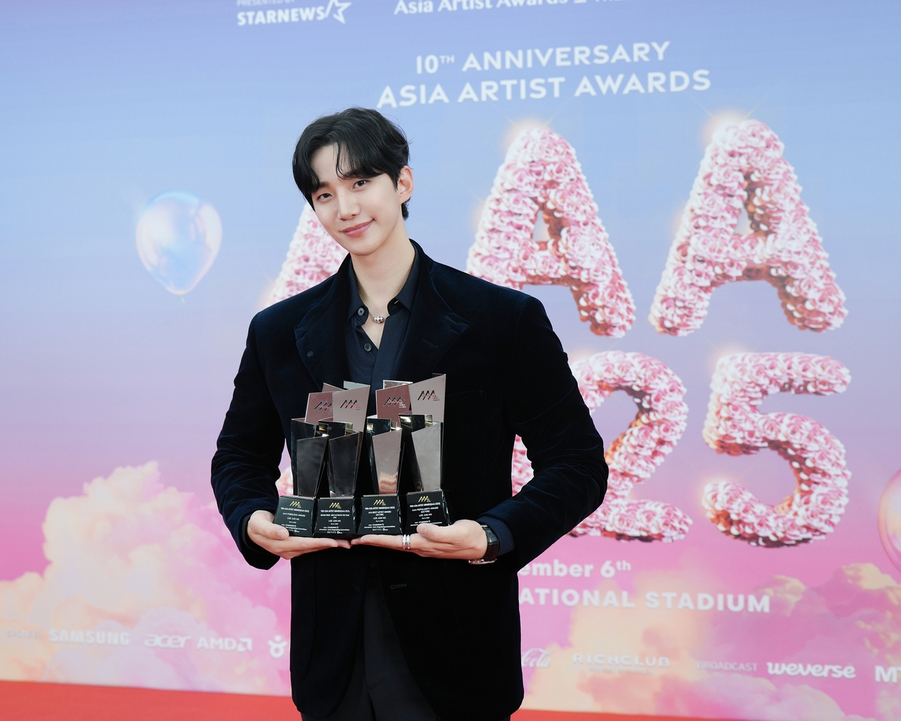 <b>이준호</b>, ‘10주년 AAA 2025’ 대상 포함 <b>4관왕</b>→MC까지…글로벌 영향력 ...