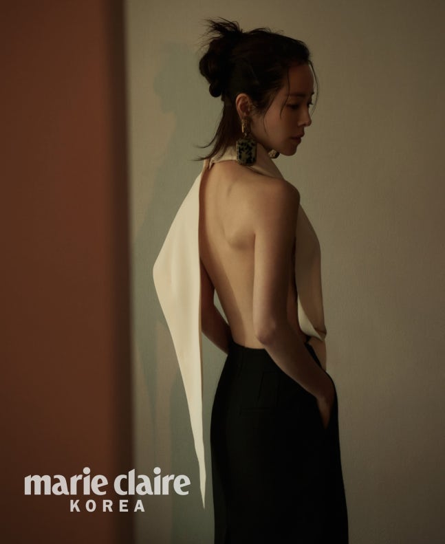 눈을 뗄 수 없는 지민님의 파격적인 화보 사진