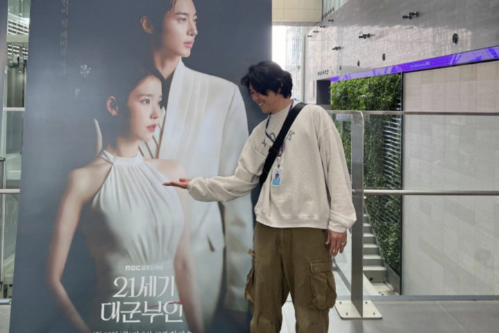아이유 , ‘사장님’ 이상순과 9년만 재회…이효리와 불화설 완벽 종식
