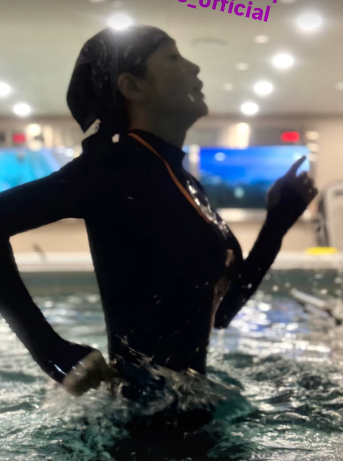 김혜수, 래시가드 몸매 실루엣 미쳤다..개미허리 무슨 일