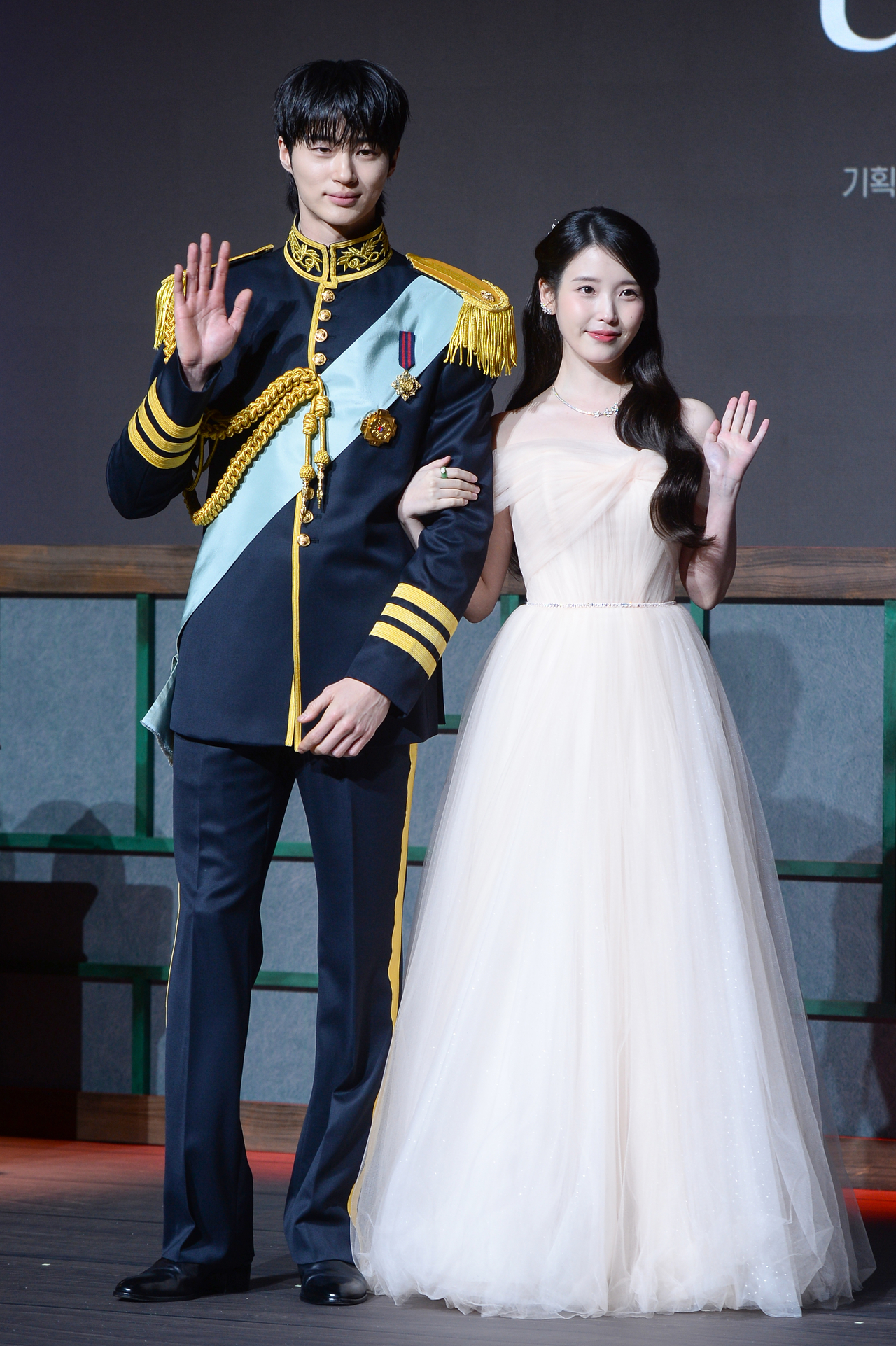 [뮤즈이슈]“‘궁’보다 퇴보해” 아이유 ♥변우석 ‘대군부인’ 화제성...