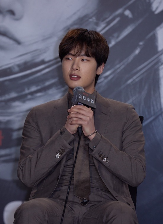 [뮤즈]“잘 부탁드립니다” ‘학폭 사과’ <b>김동희</b>, 4년 자숙 끝 日팬...