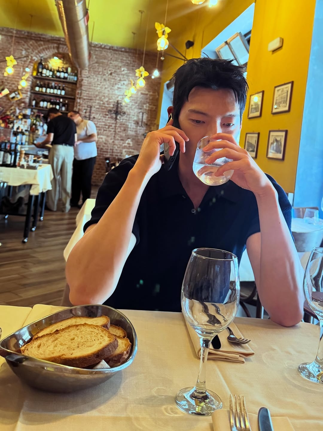 김우빈, 신혼인데 홀로 밀라노行..떨어져있으니 ♥신민아 생각났나