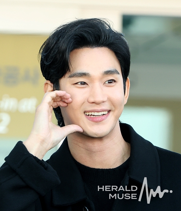 [뮤즈이슈]김수현, 오늘 1년4개월만 활동 재개..‘넉오프’도 공개될까