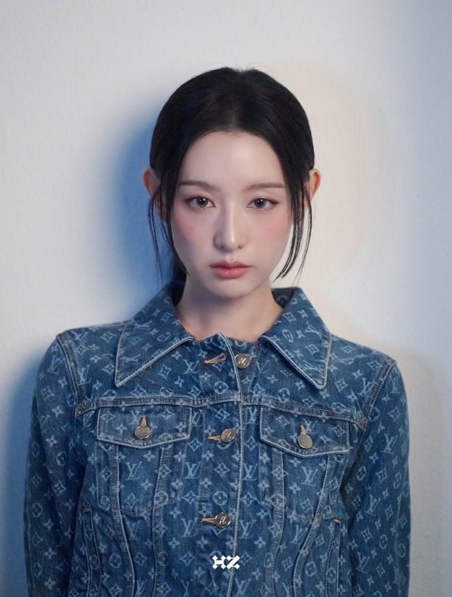 얼루어 코리아와의 화보 촬영한 김지원