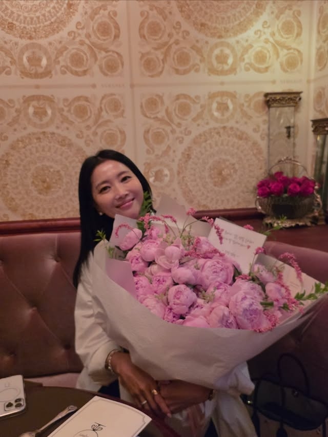오윤아, 재혼 후 겹경사 터졌다 “눈물 나요”