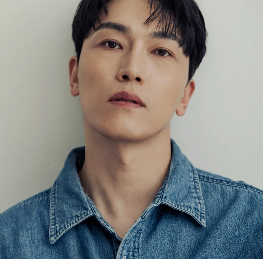 ‘극비 <b>결혼</b>’ <b>문근영</b>, 남편 정평 새 프로필에 재빠른 ‘좋아요’