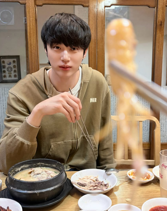 훤칠한 비주얼을 자랑한 우석님의 사진입니다