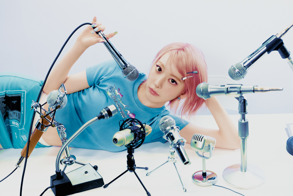 <b>르세라핌</b>, <b>기자회견</b>서 포착..대범한 ‘Made My Night’ 비주얼