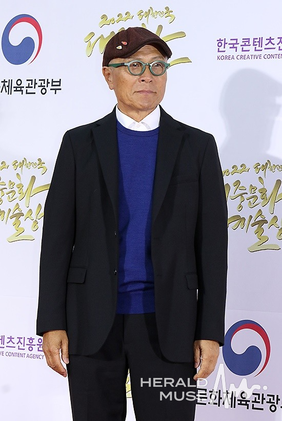 [뮤즈이슈]<b>허영만</b> 별세, <b>가짜</b>뉴스였다..알고보니 닮은꼴 작가 <b>부고</b>글 오...