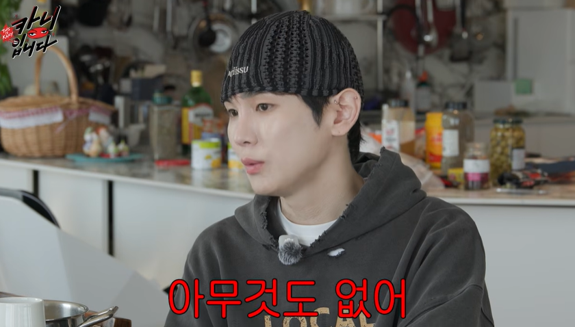 YouTube動画で「何もない」と話すSHINeeのKEY