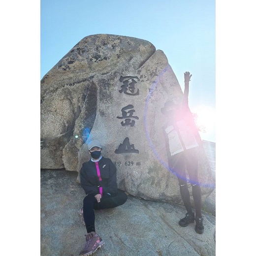 <b>소유진</b>X<b>이시영</b>, 관악산 등반 인증샷…여전한 '특급 <b>우정</b>'