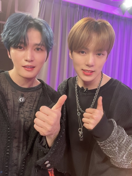 The released Twitter post of Monsta X Minhyuk taken with Jaejoong Kim.
