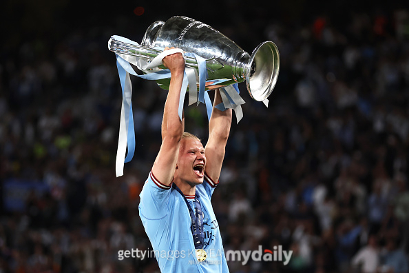 어서와, UCL 40골 클럽은 처음이지? 경기당 1골을 넘은 것도 네가 처음이야!