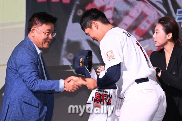 '화수분 야구' 초석 다진 <b>김태룡 단장</b>, 두산 <b>부사장</b> 승진…"<b>단장</b>직은 유지" [...