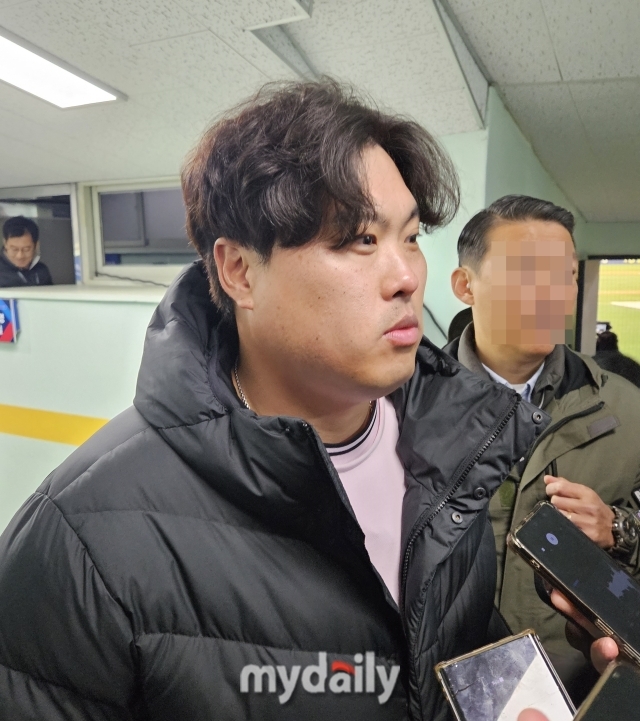 “<b>류현진</b>, 한화 돌아오나요?” KIA 출신 849G 유틸리티 요원의 예상…대전 신...
