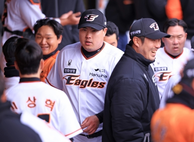 "제발 비 안 오기를" 12일 하늘만 바라보는 한화, <b>류현진</b> 뒤에 문동주도 던져...