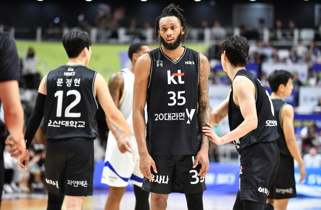 '배스 29득점 16리바운드 더블더블'…<b>KT</b>, <b>삼성</b>에 짜릿한 역전승