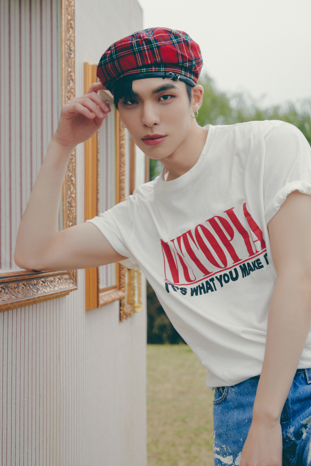 "온 가족 3대째 타이거즈 응원" CIX <b>멤버</b> BX, 26일 광주 KIA-롯데전 시구
