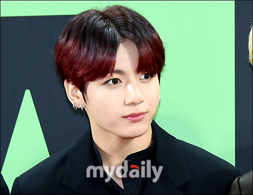 BTS 정국 SNS 추측 이어지자…빅히트뮤직 '어린 아티스트 방패막이 내세우지 말란 뜻' [공식입장]