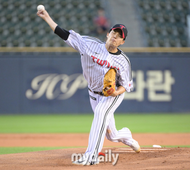 '끝장 승부' LG, 선발 라인업 바꿨다... 오지환 <b>4번</b>-'무안타' <b>문보경</b> 6번...