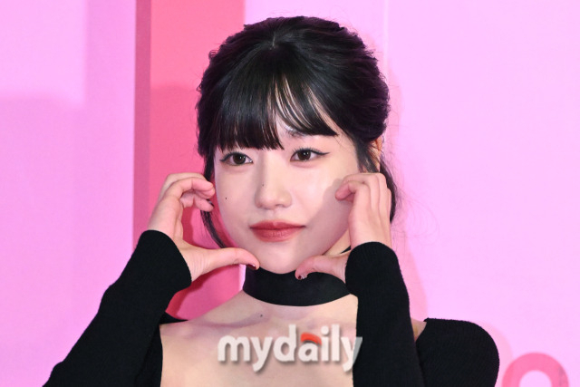 '오겜2' 활약한 조유리, '마스크걸' 감독 신작 <b>출연</b>할까…"<b>논의</b> 중" [공...